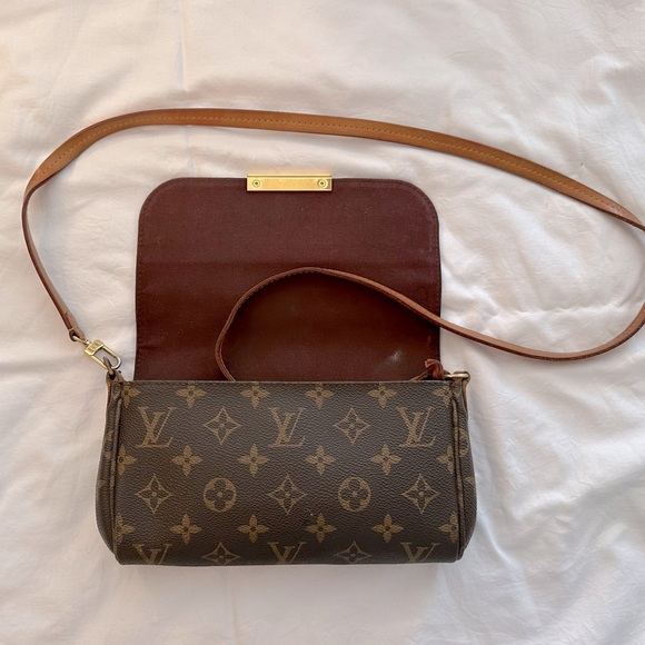 Louis Vuitton Monogram Favorite MM Crossbody - Picture 3 of 11